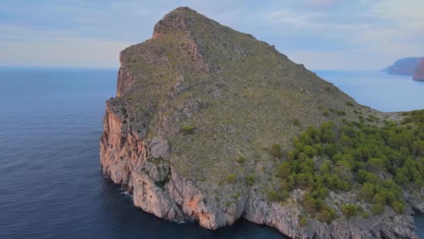 Panoramiczne Ujęcie Gigantycznej Formacji Skalnej Tuż Przed Złotą Godziną Poza — Wideo stockowe