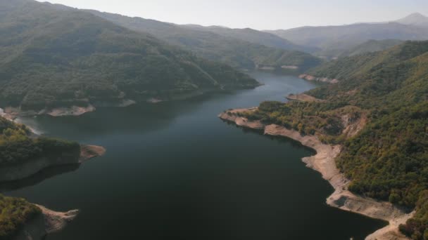 Воздушный Снимок Искусственного Озера Тизяврос Драма Греция Горы Фоновый Снимок — стоковое видео