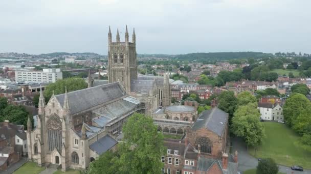 ウスター大聖堂 イギリス 聖公会のランドマークのドローンショットを確立 — ストック動画