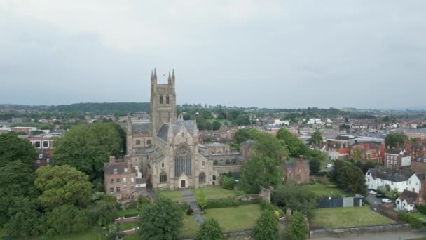 英国ウースター大聖堂の空中ビュー 歴史的なキリスト教のランドマークと都市景観 ドローンショット — ストック動画