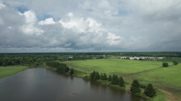 Bulutlu Gök Ohio Nun Altında Doğal Göl Sersemletici Çekimi — Stok video