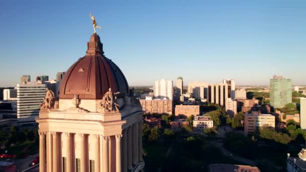 Downtown Winnipeg Skyline Met Parlementsgebouw Voorgrond — Stockvideo
