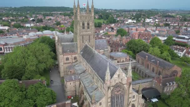 イングランドの歴史的ウースター大聖堂の上の空中ビュー — ストック動画