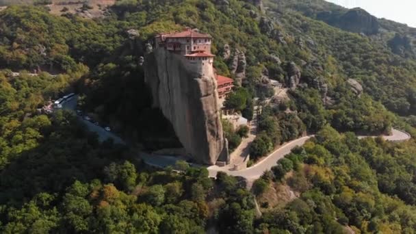 Panning Panorâmico Aéreo Tiro Mosteiro Rousanou Meteora Grécia Imagens Drones — Vídeo de Stock
