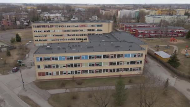 Drohnenschuss Von Kreisender Tartu Veeriku Schule — Stockvideo