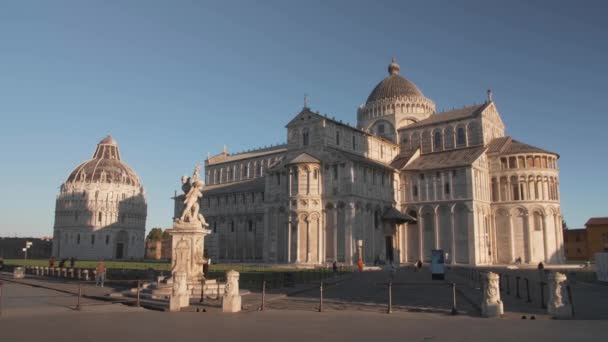 Eğik Kule Katedral Kubbe Hareketli Pisa Meydanının Çekimini Sabah Sol — Stok video