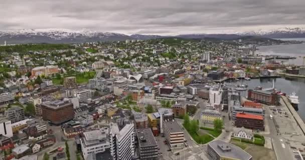 Troms Noorwegen Luchtvaart Filmisch Laagbouw Drone Vlucht Centrum Stad Vangt — Stockvideo