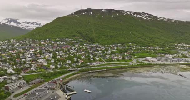 Troms Noorwegen Luchtfoto Overvliegende Tromsysundet Straat Richting Mount Storsteinen Vangt — Stockvideo