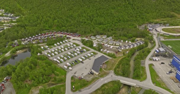 Troms Noruega Aerial Flyover Tromsdalen Camping Área River Leading Tromsoysundet — Vídeos de Stock