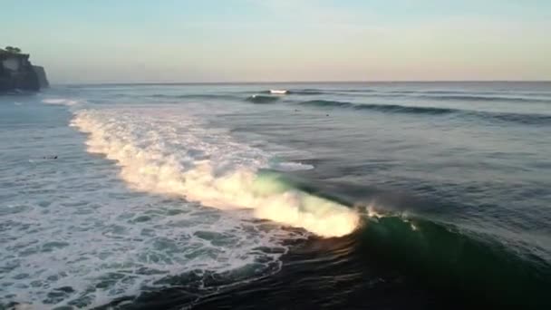 Uluwatu Bali Νησί Surfer Spot Εναέρια Άποψη Των Κυμάτων Καθαρό — Αρχείο Βίντεο