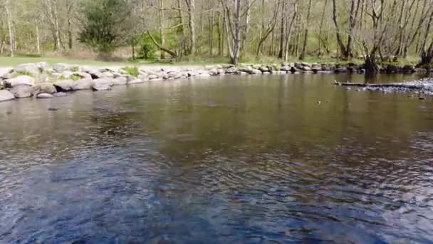 Coup Soleil Reflétant Dans Rivière Rothay Extérieur Village Une Eau — Video