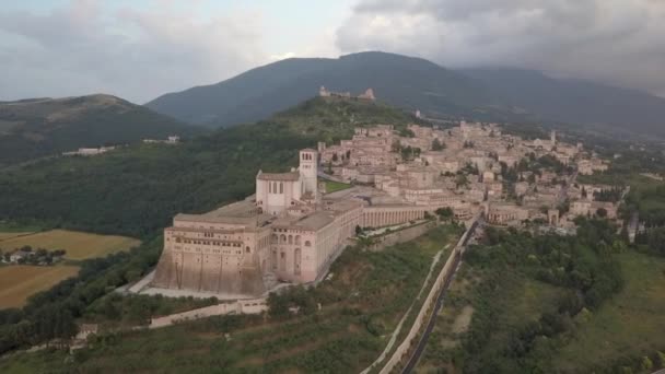 Εναέρια Τροχιά Μεσαιωνική Εκκλησία San Francesco Assisi Βασιλική Ασίζη — Αρχείο Βίντεο