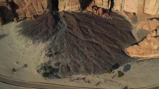 Вид Воздуха Вокруг Мохаммеда Ахмеда Ибрагима Падающий Сад Камней Пустыне — стоковое видео