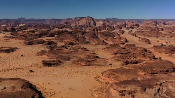 Uitzicht Vanuit Lucht Ruwe Woestijn Natuur Zandstenen Kliffen Hegra Saudi — Stockvideo