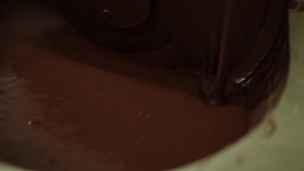Olvasztott Csokoládé Kézzel Készített Csokoládégyár Kakaó — Stock videók