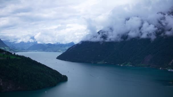 Morschach Швейцария Moody Lake Mountains Pailboats — стоковое видео