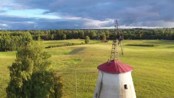 Moinho Vento Velho Com Mecanismo Rotação Antigo Strante Letónia Inclinação — Vídeo de Stock