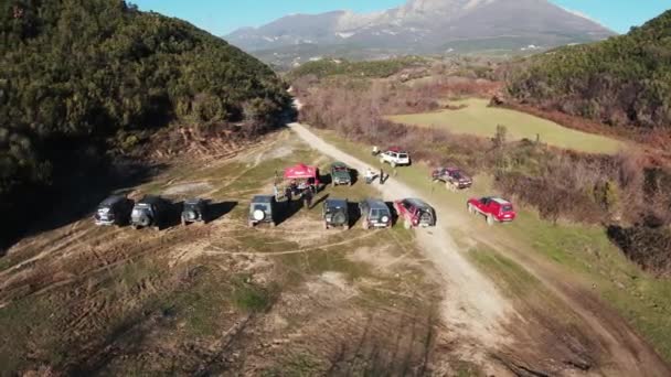 Rally Carros Que Reúnem Antes Uma Corrida Foothills Perto Pista — Vídeo de Stock