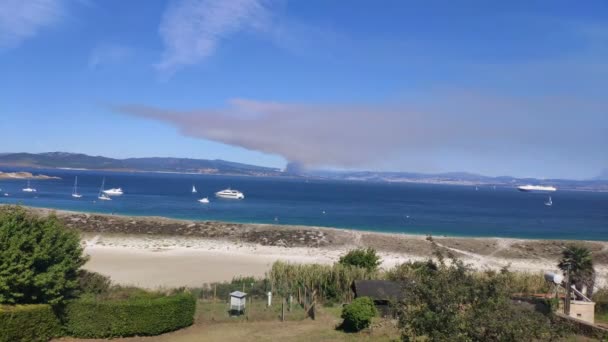 Feuer Horizont Hinter Der Küste Mit Obstplantagen Und Strand Mit — Stockvideo