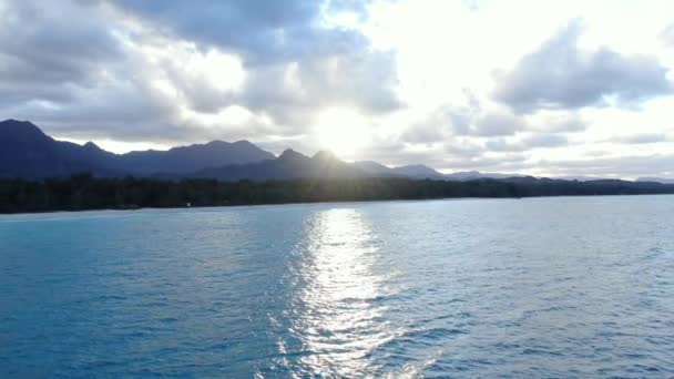 Pôr Sol Cair Atrás Das Montanhas Oahu Drone Estático Tiro — Vídeo de Stock