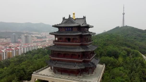 Aerial Cinematic Right Hand Orbit Huancui Lou Pagoda Weihai City — Video Stock