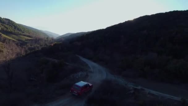 Areal Záběry Road Rally Auto Jízdy Úpatí Kopce Vysoké Rychlosti — Stock video