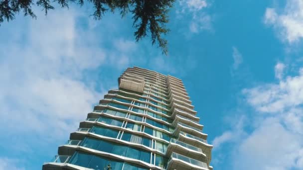 Låg Vinkel Trendiga Futuristiska Lägenhet Skyskrapa Torn Eindhoven Nederländerna — Stockvideo