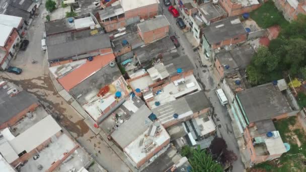 ファヴェーラ地域の家屋の空中撮影 基本的に無人機で捕獲された混雑した住宅街です — ストック動画