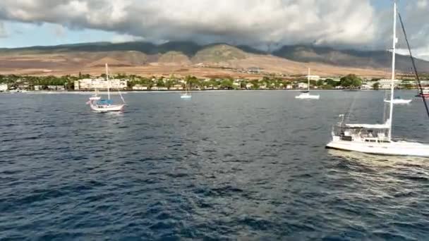 Drone Lecący Kierunku Historycznego Miasta Lahaina West Maui — Wideo stockowe