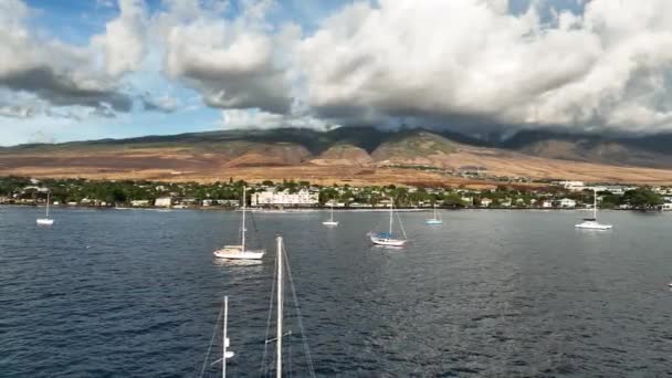 Lahaina Hawaii Sightseeing Tourism Hotels Busy Resort Town Aerial Pan — Stock Video