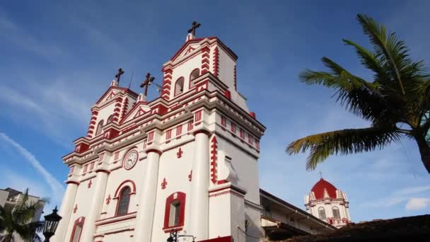 Kostel Tropické Katolické Vesnice Guatape Medellin Kolumbie Koloniální Červená Bílá — Stock video