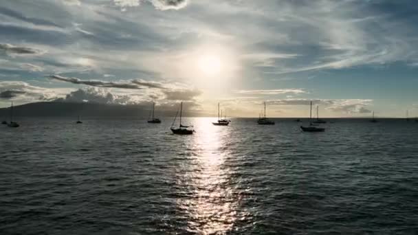 Incredibile Tramonto Sfondo Cielo Celeste West Maui Drone Tessitura Barche — Video Stock