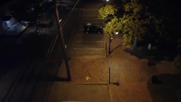 Une Poussée Nuit Sur 4X4 Noir Avec Kayak Sur Dessus — Video