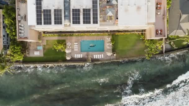 Hotel Vacation Travel Tourism Birds Eye View Person Enjoying Oceanfront — Stock Video