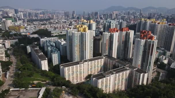 ビル解体前のブロック9 Pak Tin Estateの再開発 人口の多い香港の公共住宅 空中ドローン — ストック動画