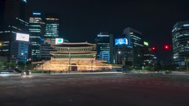 Brama Namdaemun Miasto Seul Nocny Ruch Upływa Skrzyżowaniu Miejską Panoramą — Wideo stockowe