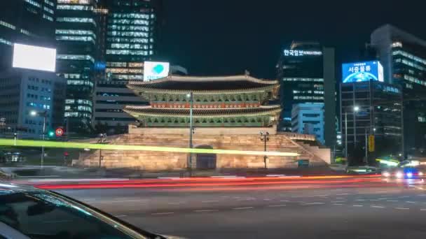 Kilátás Namdaemun Kapu Éjszakai Autók Forgalom Zoom Out Time Lapse — Stock videók