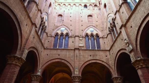 Upward View Courtyard Palazzo Pubblico Its Torre Del Mangia Shell — Video Stock