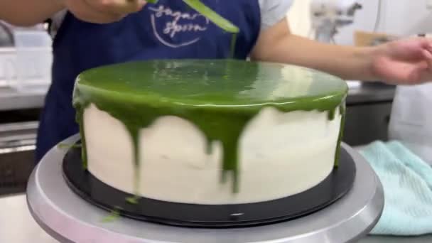Spinning Turntable Smooth Out Matcha Chocolate Mirror Glaze Close Shot Videoclip