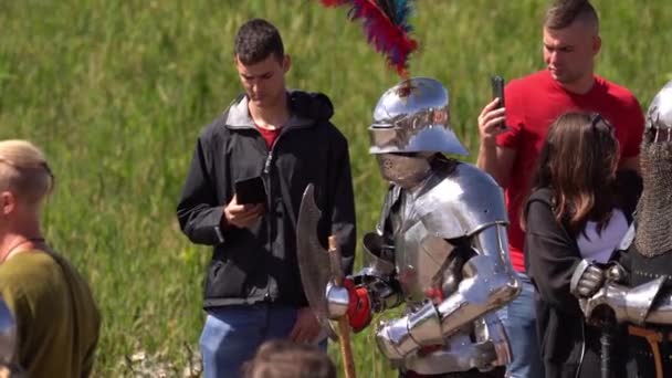 Middelalder Şaretli Sürecinde Zleyiciler Şövalyeler Tarihi Ortaçağ Dövüşü Spottrup Kalesi — Stok video