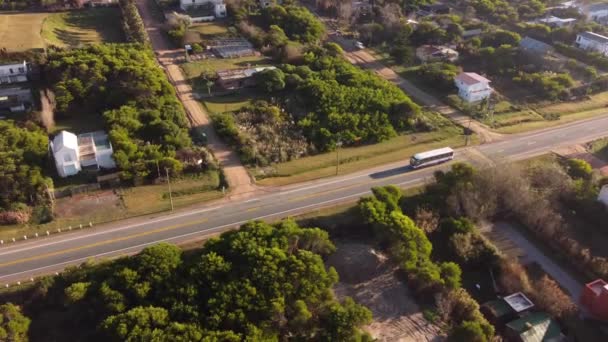Автобус 30Fps Головній Дорозі Заході Сонця Уругваї Південна Америка Повітряні — стокове відео