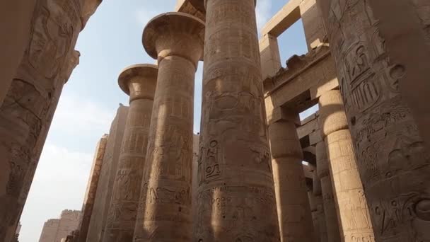 Säulenreihen Der Großen Hypostilhalle Karnak Tempel Hieroglyphen Auf Altägyptischen Säulen — Stockvideo