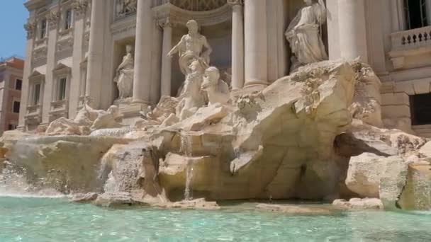 ローマのトレビの泉の手持ち撮影 — ストック動画