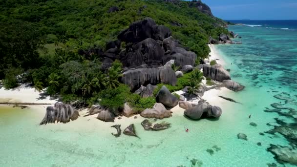 Повітряний Вид Anse Source Argent Beach Seychelles Zoom Woman Clean — стокове відео