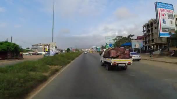 ガーナのアクラで道路上を移動する交通のタイムラプス アフリカ — ストック動画
