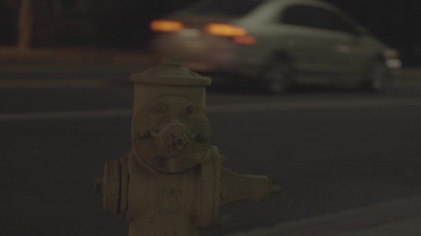 Yellow Fire Hydrant Street Traffic Night Noho Walk — Vídeo de stock