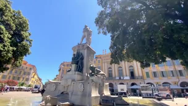 Pov Osoby Procházky Náměstí Při Pohledu Giuseppe Garibaldi Monument Nice — Stock video