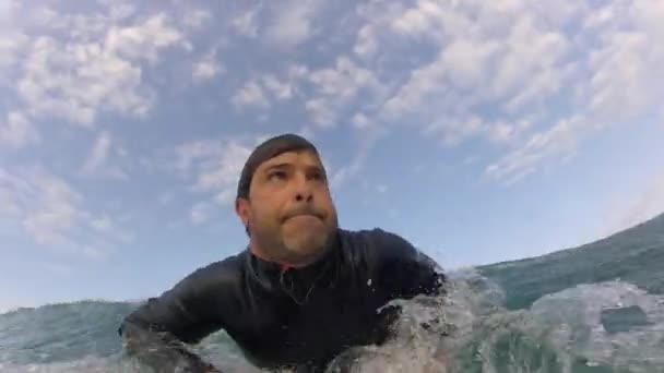 Surfer Blue Ocean Wave Getting Epic Barrel Surfing Extreme Sport — Stock Video
