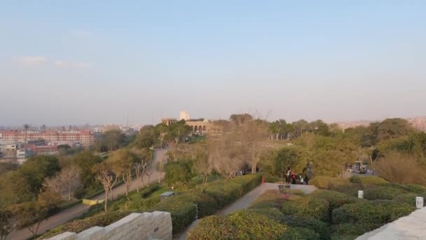 Establishing Shot Lush Azhar Park Cairo Cityscape Background Sunset Egypt — Video Stock