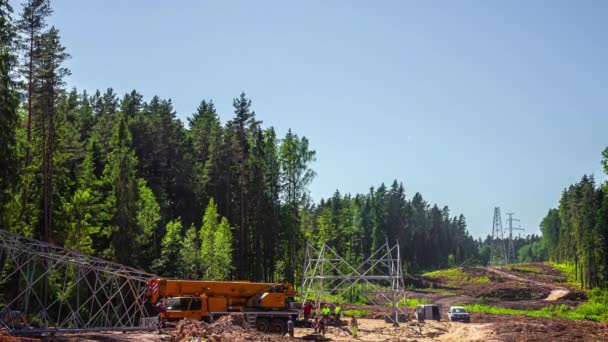 Time Lapse Workers Cranes Building Electricity Network Towers Countryside Latvia — Vídeos de Stock